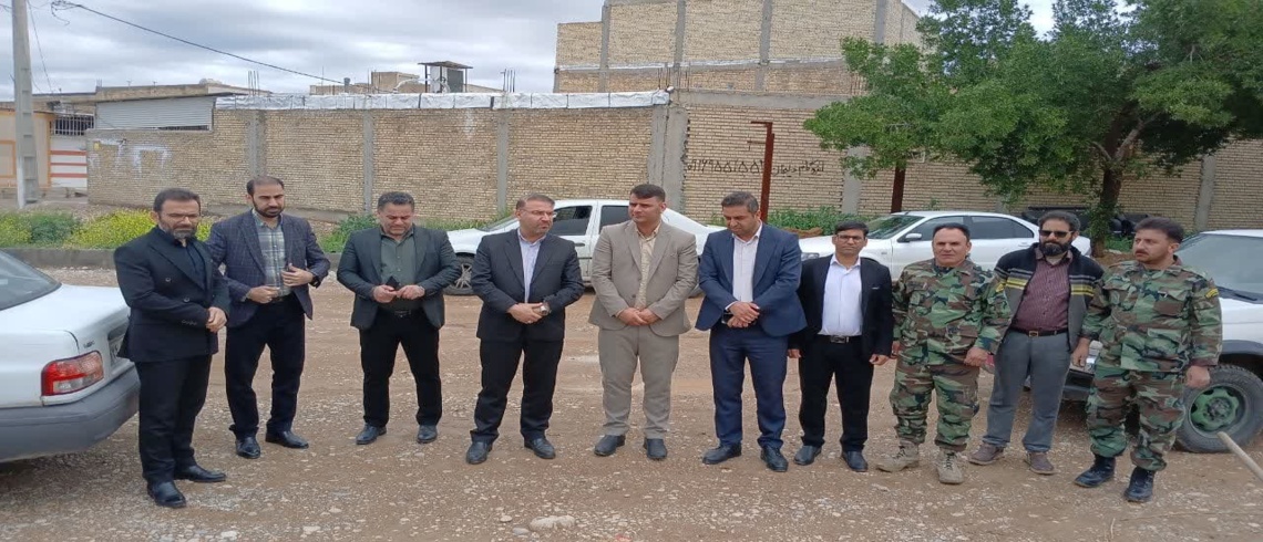 برگزاری چهارمین روز از هفته که به نام قانون، حفاظت و حمایت از منابع ملی نامگذاری شده است چند اصله نهال توسط رئیس دادگاه و دادستان شهرستان اندیمشک غرس 